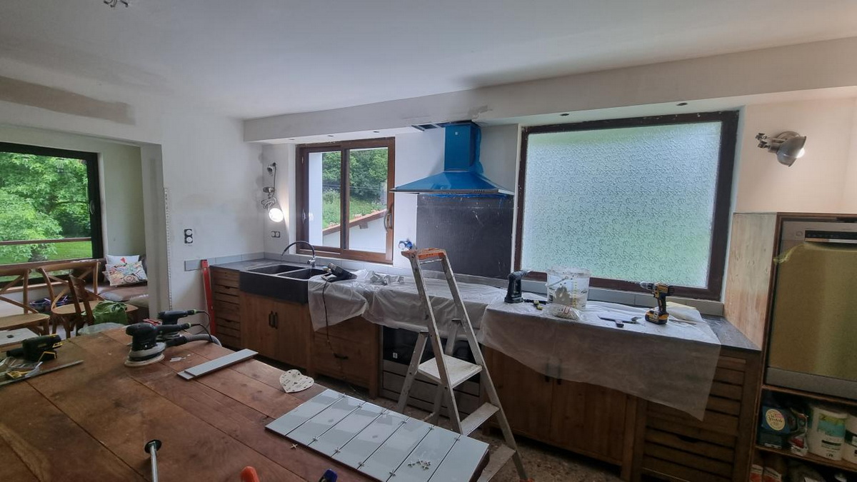 Rénovation complète avec pose de cuisine à Bagnères-de-Luchon
