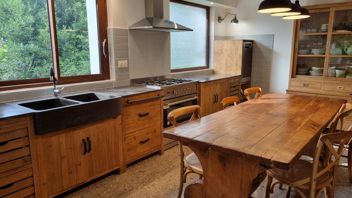 Cuisine réalisée par Agencement Bois Déco à Bagnères-de-Luchon